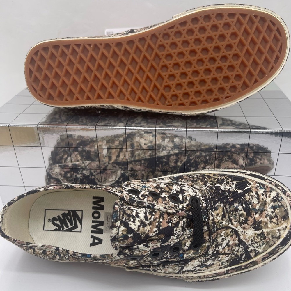 Vans WMNS Authentic Jackson Pollock Sneaker
VN0A2Z5|18K MoMA Artistic Camouflage - Picture 3 of 16